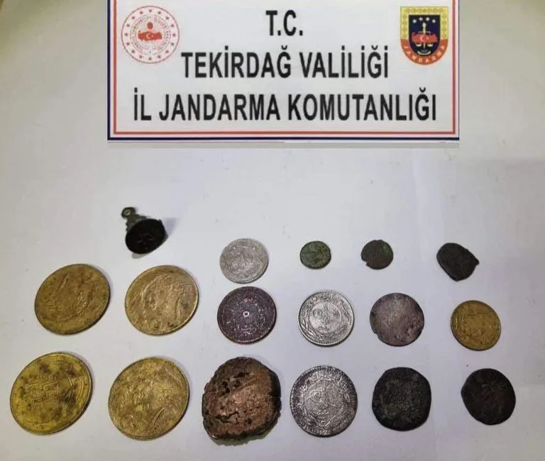 Otomobilinde 17 Sikke Bulunan Sürücü Gözaltında