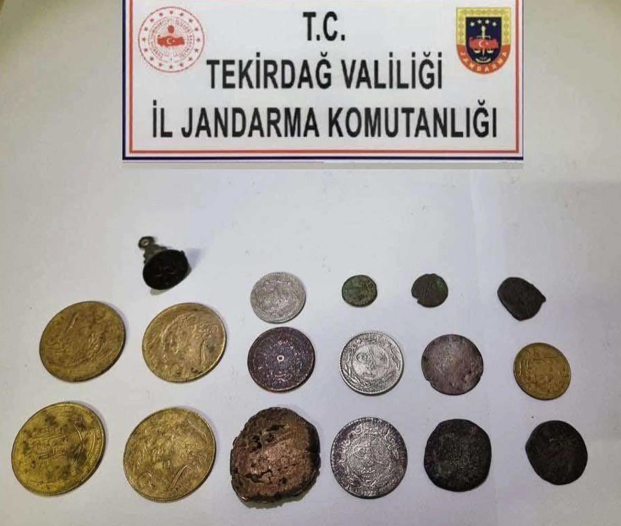 Otomobilinde 17 Sikke Bulunan Sürücü Gözaltında Otomobilinde 17 Sikke Bulunan Sürücü Gözaltında