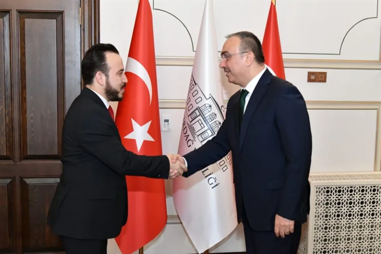 Süleymanpaşa Belediye Başkan Adayı ve Beraberindeki Heyet Vali Soytürk’ü Ziyaret Etti