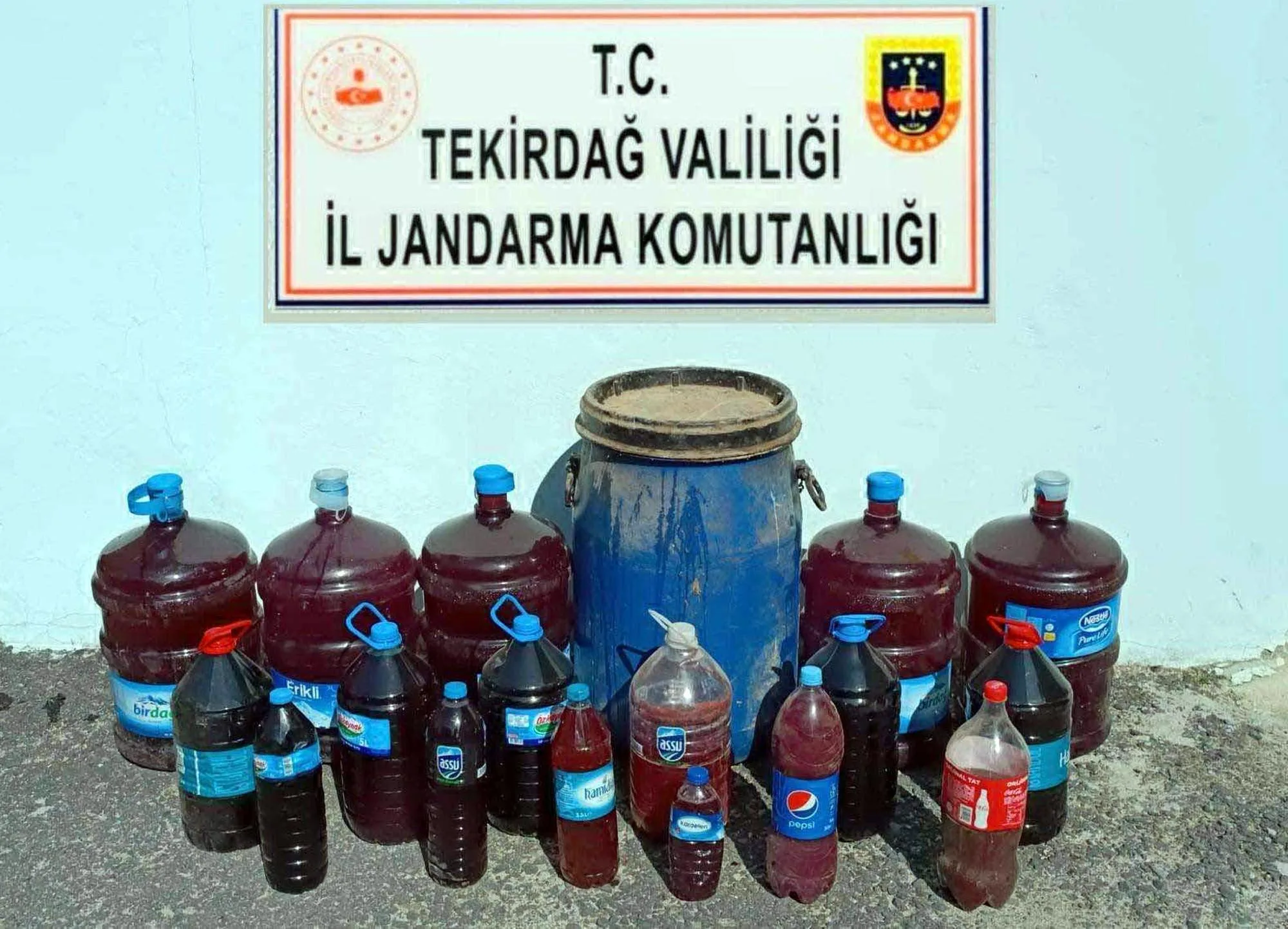 Sahte İçki Ve Kaçak Tütün Ürünleri Ele Geçirildi Sahte İçki Ve Kaçak Tütün Ürünleri Ele Geçirildi