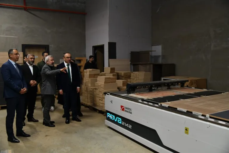 Vali Soytürk Aron Metal Firmasını Ziyaret Etti