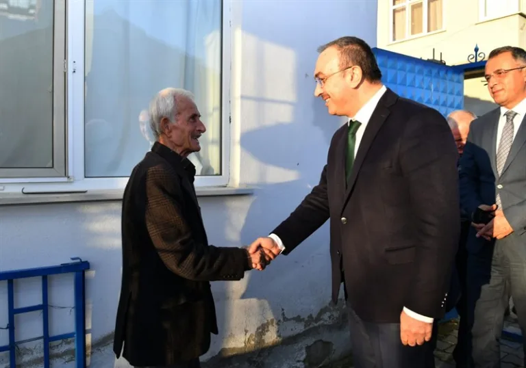 Vali Soytürk Merhum Vali Kızılcık’ın Ailesini Ziyaret Etti