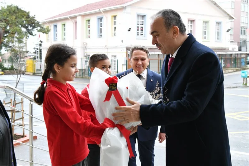 Vali Soytürk Süleymanpaşa İlkokulunu Ziyaret Etti Vali Soytürk Süleymanpaşa İlkokulunu Ziyaret Etti