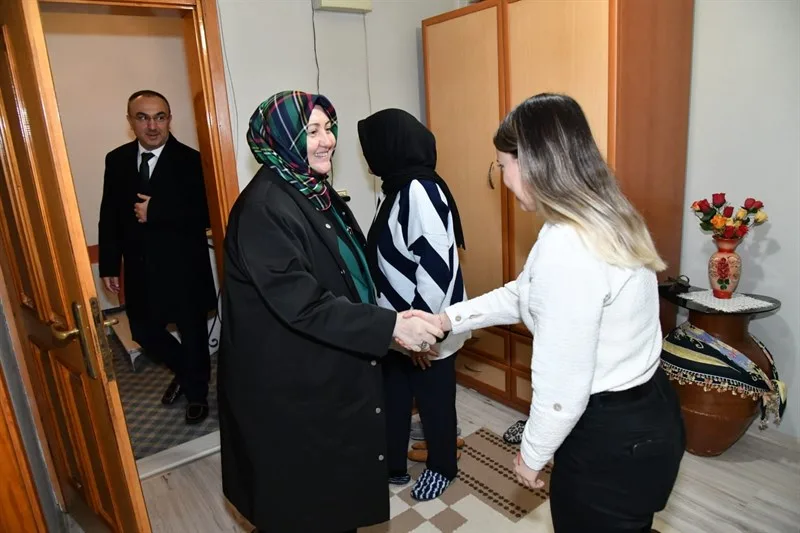 Vali Soytürk ve Eşi Nurdan Soytürk Şehit Gökçen Koşal’ın Ailesini Ziyaret Etti Vali Soytürk ve Eşi Nurdan Soytürk Şehit Gökçen Koşal’ın Ailesini Ziyaret Etti