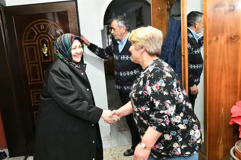 Vali Soytürk ve Eşi Nurdan Soytürk Şehit Harun Duman’ın Ailesini Ziyaret Etti Vali Soytürk ve Eşi Nurdan Soytürk Şehit Harun Duman’ın Ailesini Ziyaret Etti