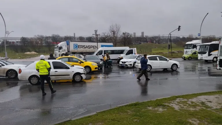 İki Otomobilin Çarpıştığı Kazada 2 Kişi Yaralandı