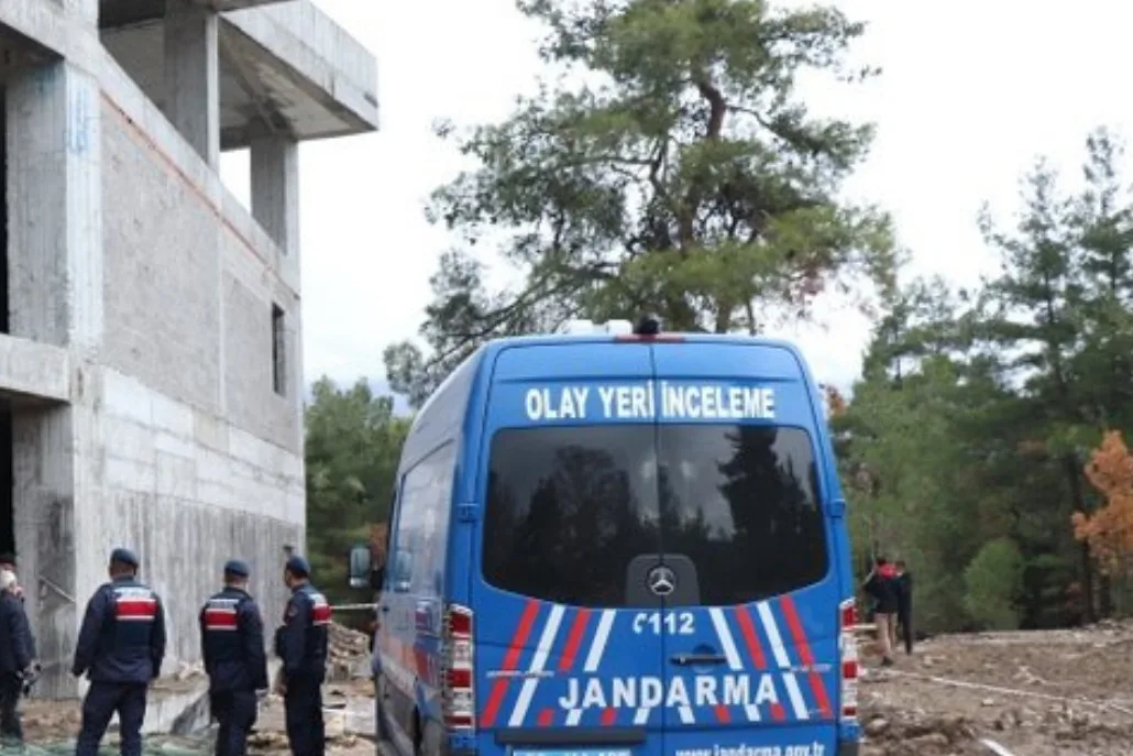 Üstüne Boru Düşen İşçi Öldü Üstüne Boru Düşen İşçi Öldü