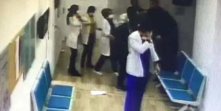 Muayene Saati Geçti Diye Doktoru Darp Etti