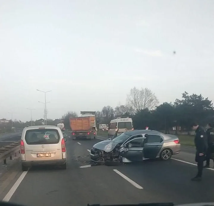 Zincirleme Kaza: 3 Kişi Yaralandı!