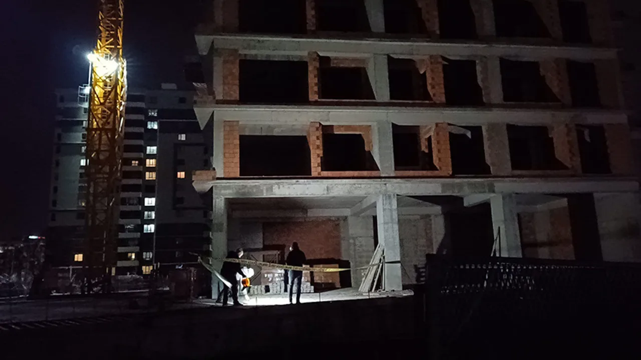 İnşaatın 4. Katından Kendini Atan Genç Kız Ağır Yaralandı İnşaatın 4. Katından Kendini Atan Genç Kız Ağır Yaralandı