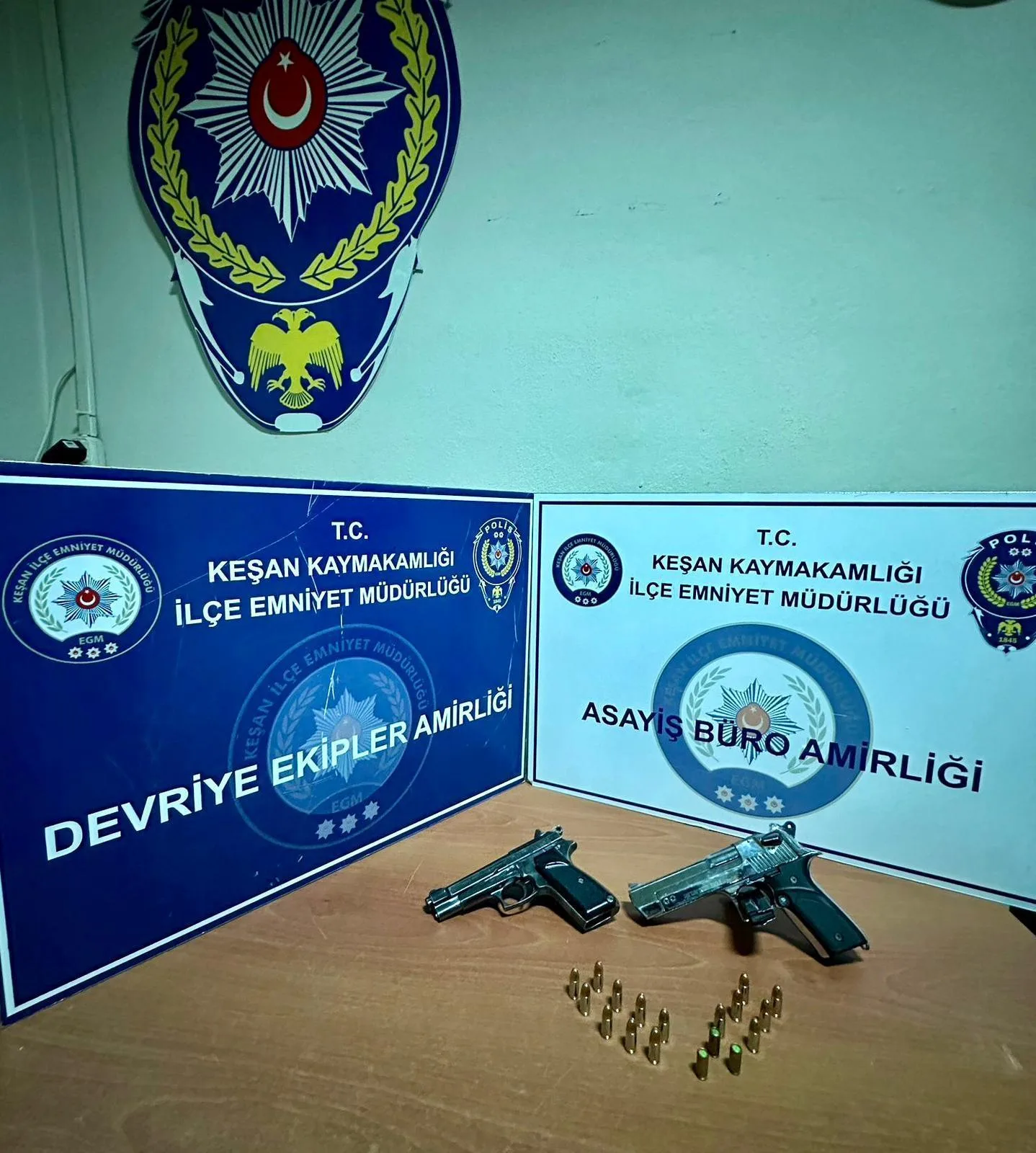 Ateş açılan iş yerinde ruhsatsız tabanca ele geçirildi; 1 gözaltı Ateş açılan iş yerinde ruhsatsız tabanca ele geçirildi; 1 gözaltı