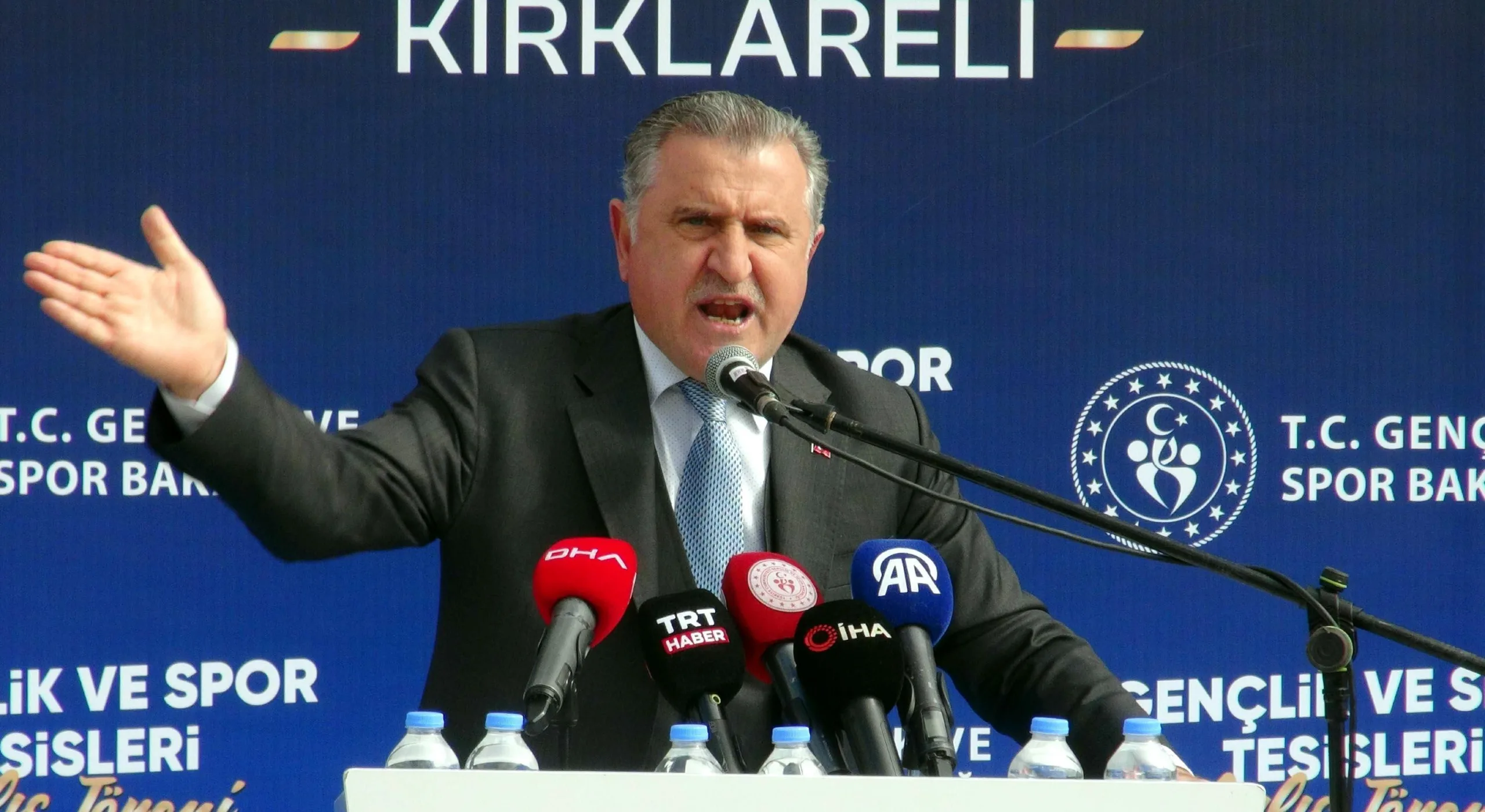 Bakan Bak: Amatör spor kulüplerinin sayısını arttırmaya, tesis yapmaya devam edeceğiz Bakan Bak: Amatör spor kulüplerinin sayısını arttırmaya, tesis yapmaya devam edeceğiz