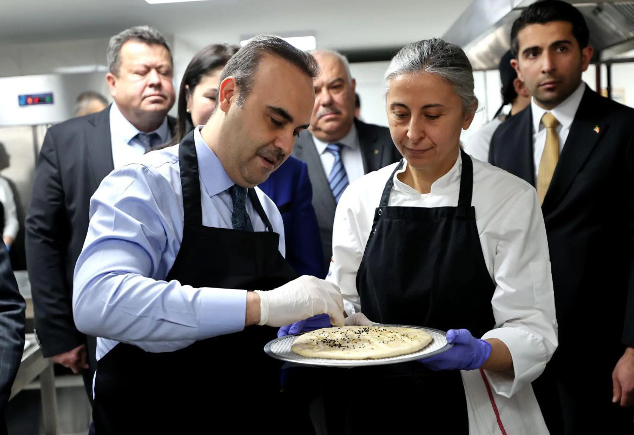 Bakan Kacır, ramazan pidesi yaptı Bakan Kacır, ramazan pidesi yaptı
