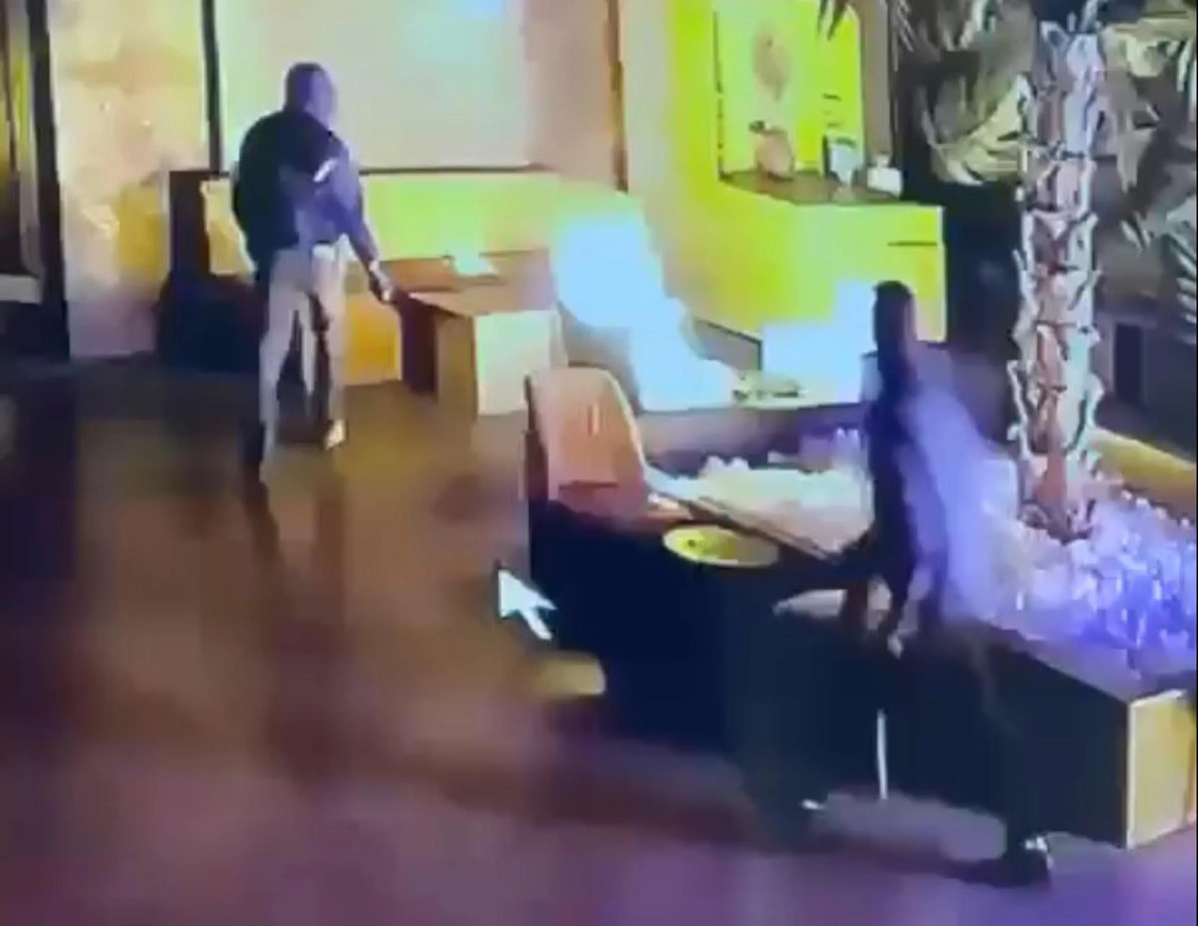 Çalışanlarıyla kavgalı oldukları komşu eğlence mekanını kundaklattılar Çalışanlarıyla kavgalı oldukları komşu eğlence mekanını kundaklattılar