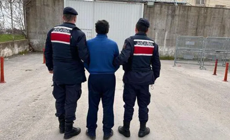 Cezaevi firarisi TEM’de yürürken yakalandı