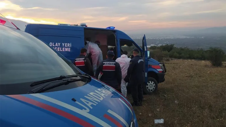 Emekli Polis Ailesini Katletti: Cansız Bedenleri Tarlada Bulundu!