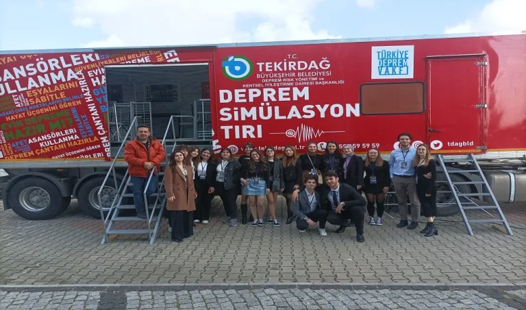 Deprem Simülasyon Tırı İle Bilinçlendirme Faaliyetleri Sürüyor