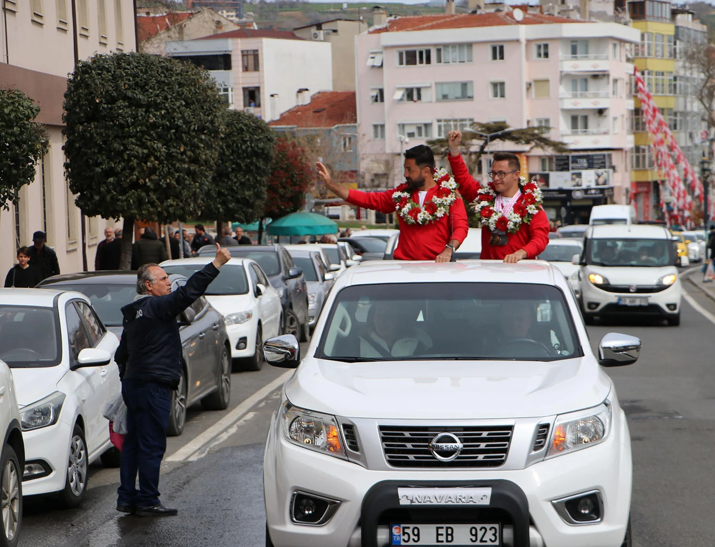 Dünya Rekoru Kıran Down Sendromlu Emirhan’a Özel Karşılama Dünya Rekoru Kıran Down Sendromlu Emirhan’a Özel Karşılama