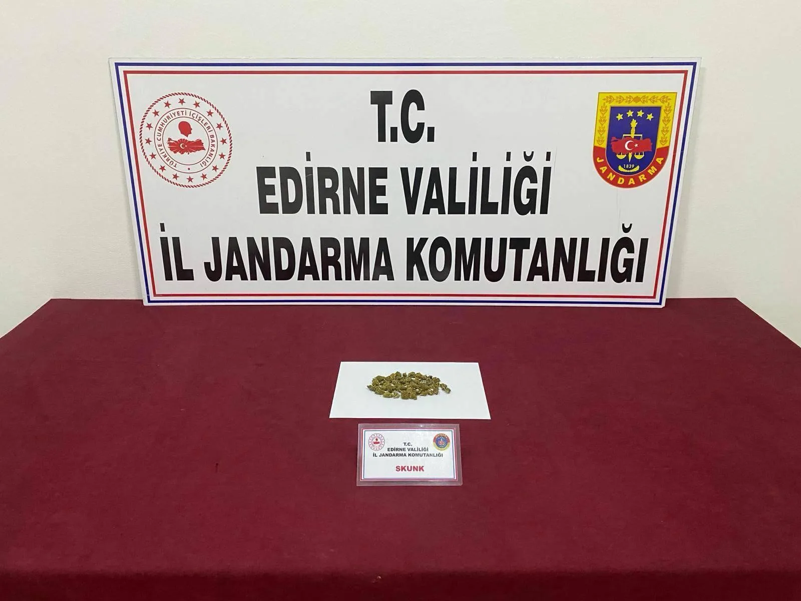 Durdurulan araçta uyuşturucu ele geçirildi Durdurulan araçta uyuşturucu ele geçirildi