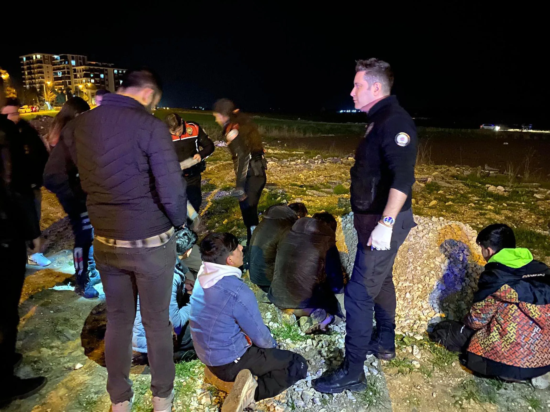 Edirne’de ‘dur’ ihtarından kaçan hafif ticari araçta 7 kaçak göçmen yakalandı Edirne’de ‘dur’ ihtarından kaçan hafif ticari araçta 7 kaçak göçmen yakalandı