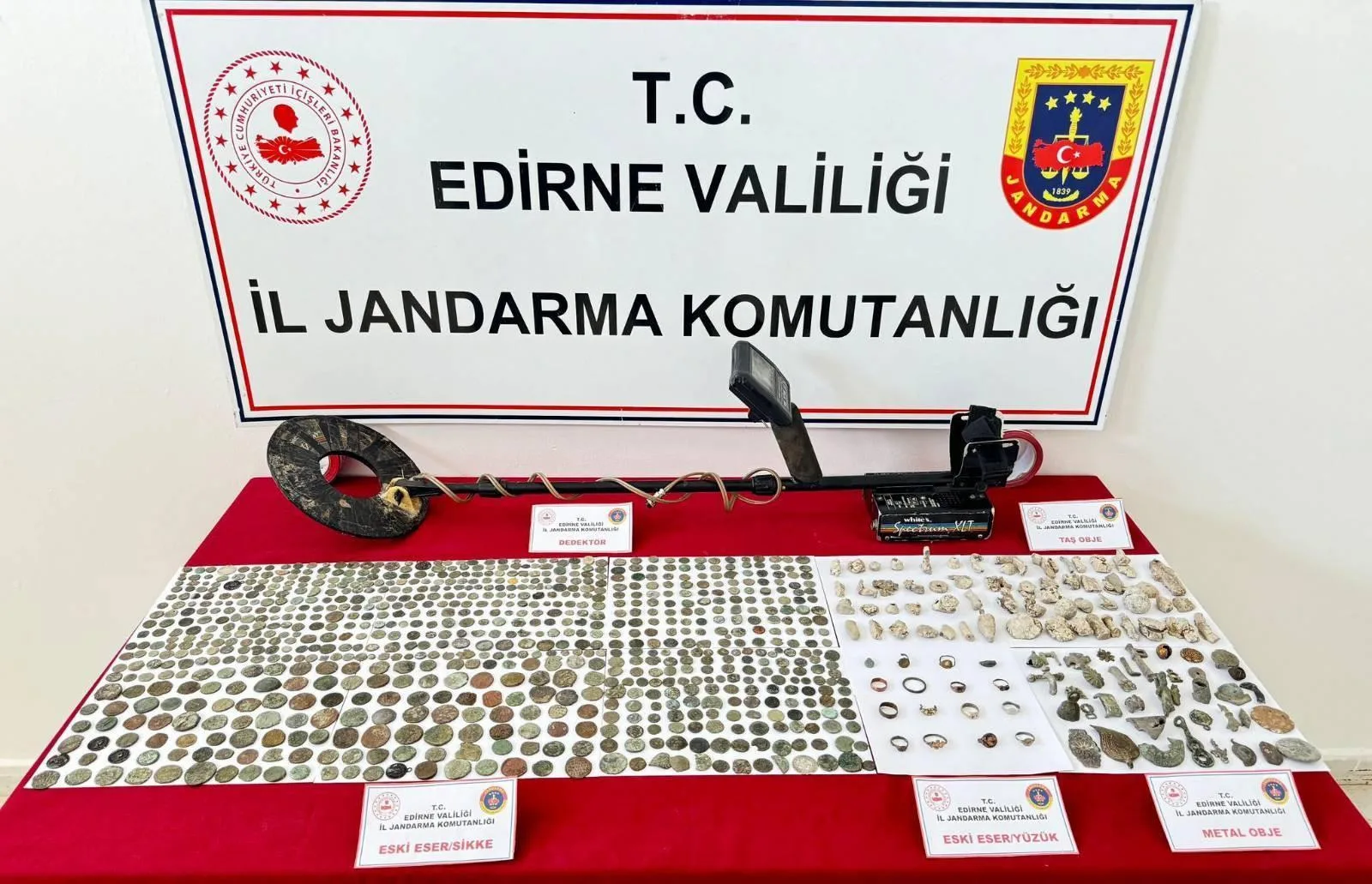 Edirne’de evde 1085 tarihi sikke ve obje ele geçirildi Edirne’de evde 1085 tarihi sikke ve obje ele geçirildi