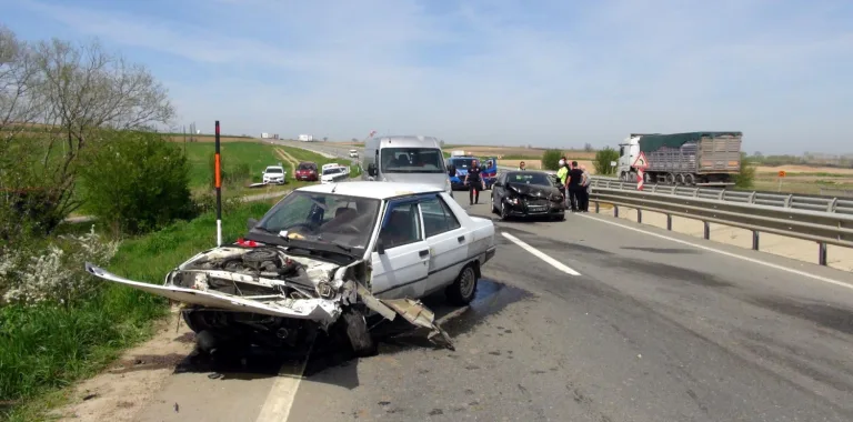 Edirne’de iki otomobil çarpıştı: 1 yaralı