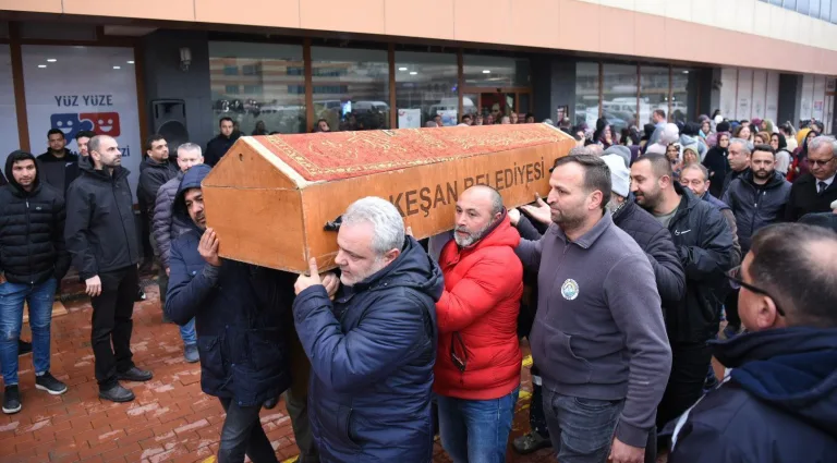 Edirne’de motosikletten düşüp beyin kanaması geçiren belediye işçisi toprağa verildi