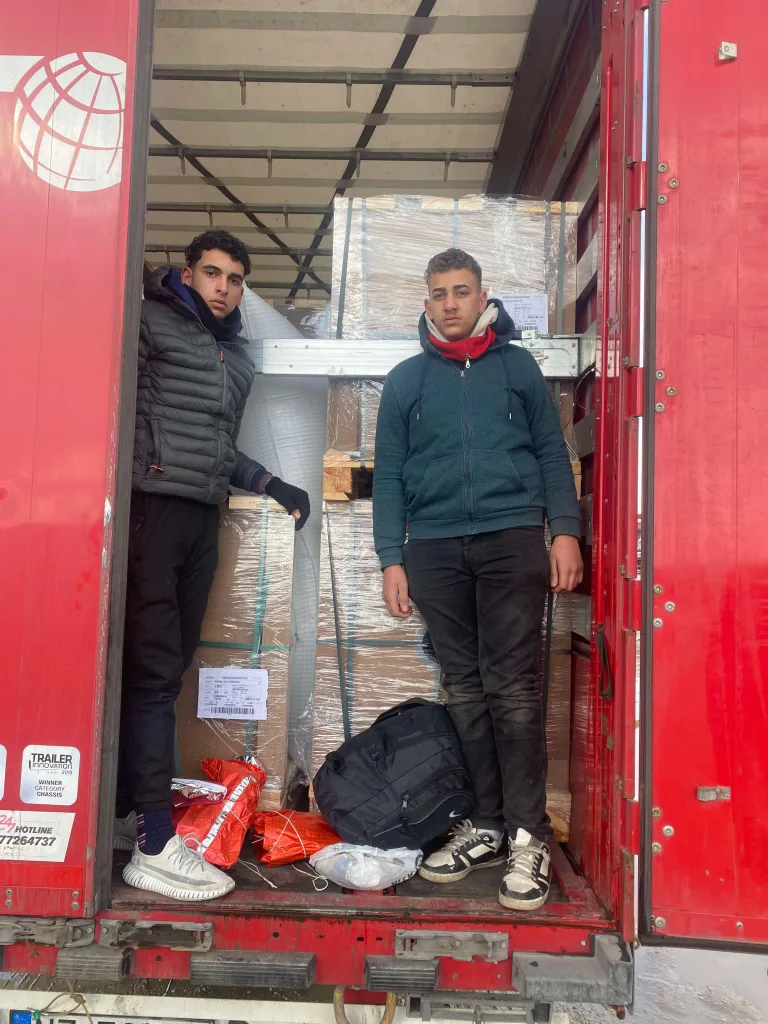 Edirne’de TIR’ın dorsesinde 2 kaçak göçmen yakalandı
