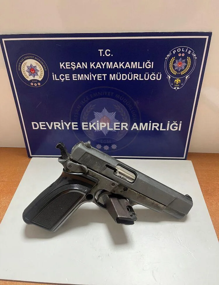 Edirne’de uyuşturucu ve silah ele geçirildi; 4 gözaltı