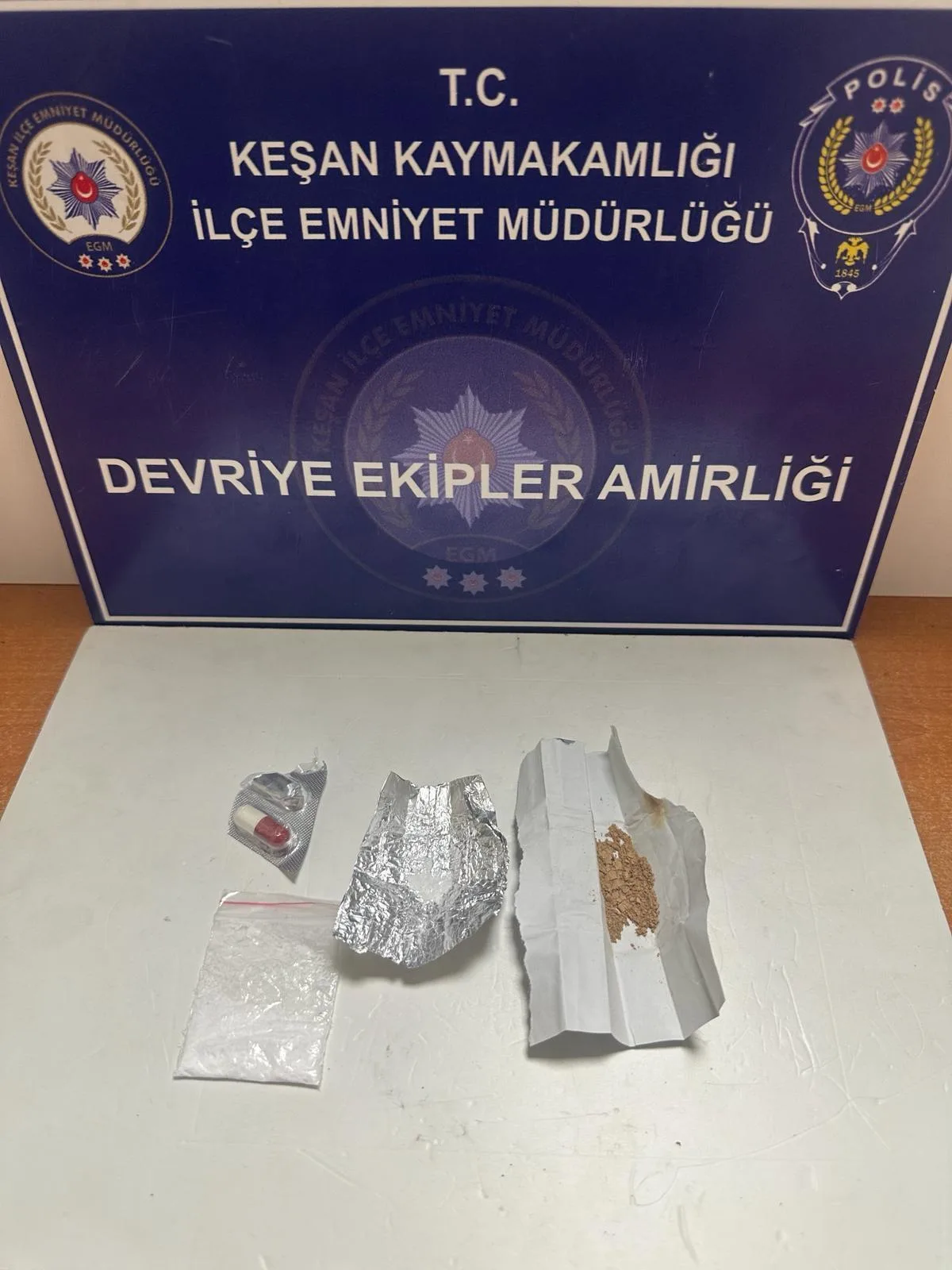 Edirne’de uyuşturucuyla yakalanan 3 şüpheliye gözaltı Edirne’de uyuşturucuyla yakalanan 3 şüpheliye gözaltı