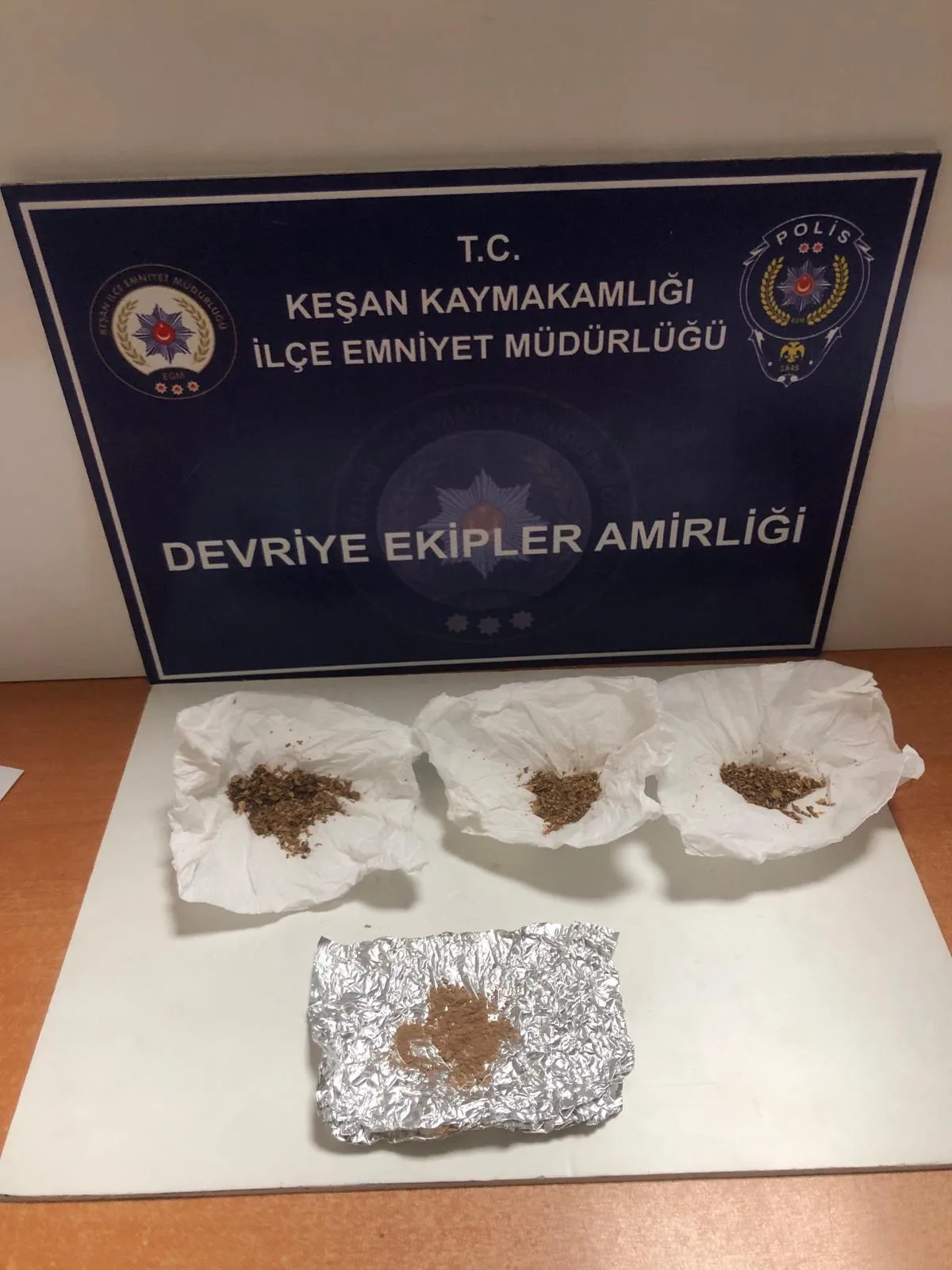 Edirne’de uyuşturucuyla yakalanan 4 şüpheliye gözaltı Edirne’de uyuşturucuyla yakalanan 4 şüpheliye gözaltı