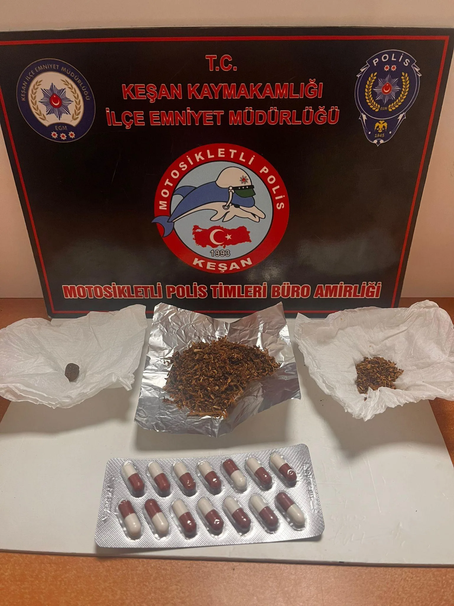 Edirne’de üzerinde uyuşturucuyla yakalanan şüpheliye gözaltı Edirne’de üzerinde uyuşturucuyla yakalanan şüpheliye gözaltı