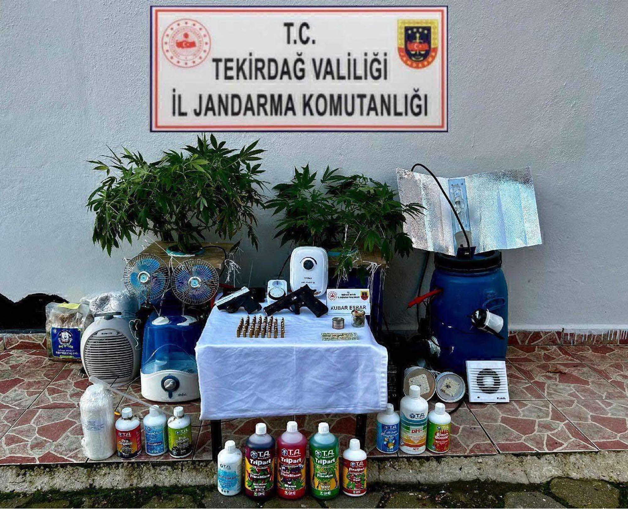 Evini Uyuşturucu İmalathanesine Çeviren Şüpheli Yakalandı Evini Uyuşturucu İmalathanesine Çeviren Şüpheli Yakalandı