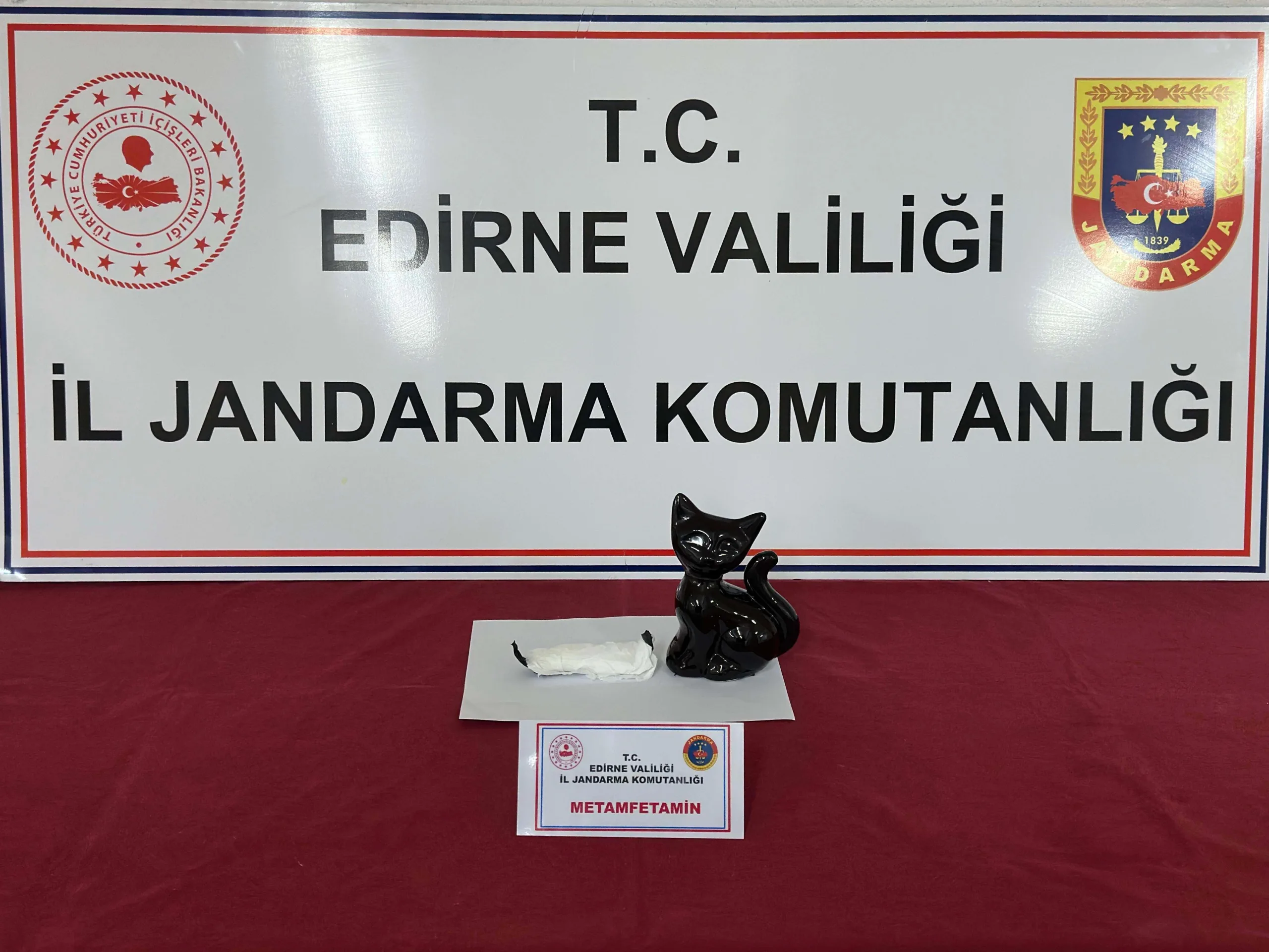 Kedi biblosundan uyuşturucu çıktı Kedi biblosundan uyuşturucu çıktı