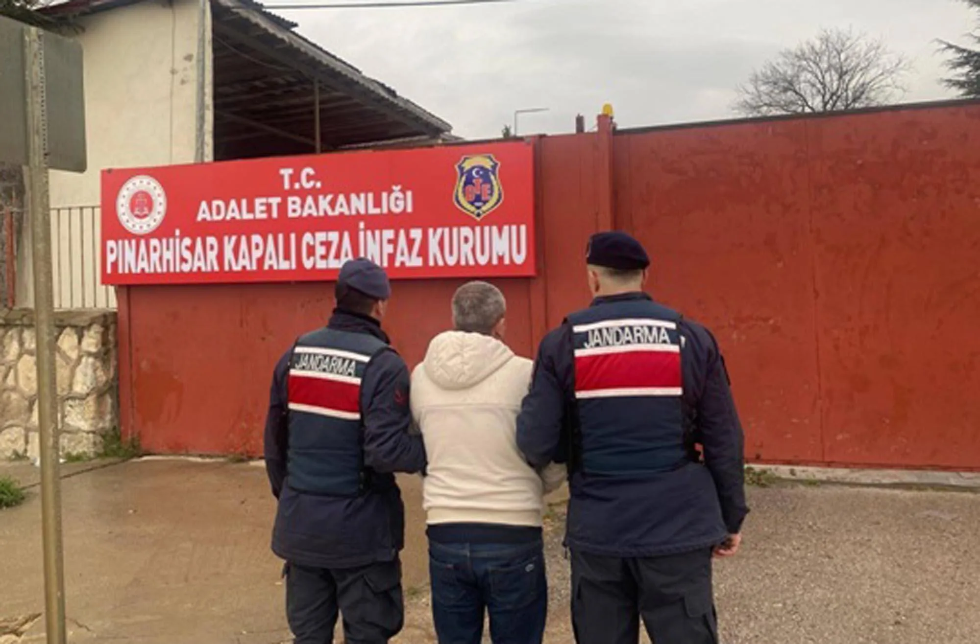 Kırklareli’de 8 yıl hapisle aralanan hükümlü yakalandı Kırklareli’de 8 yıl hapisle aralanan hükümlü yakalandı