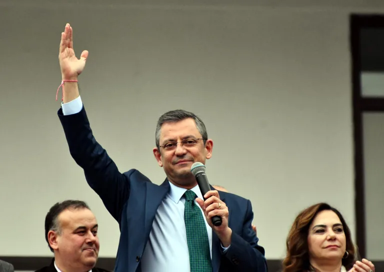 Özgür Özel. Kimsesiz gördüklerinin yanında kapı gibi durmaya devam edeceğiz (2)