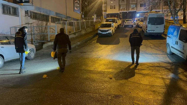 Sokak Ortasında Bacağından Vuruldu