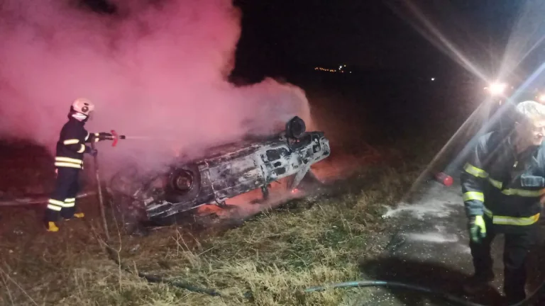 Takla atıp alev alan otomobilin sürücüsü, kazayı yara almadan atlattı