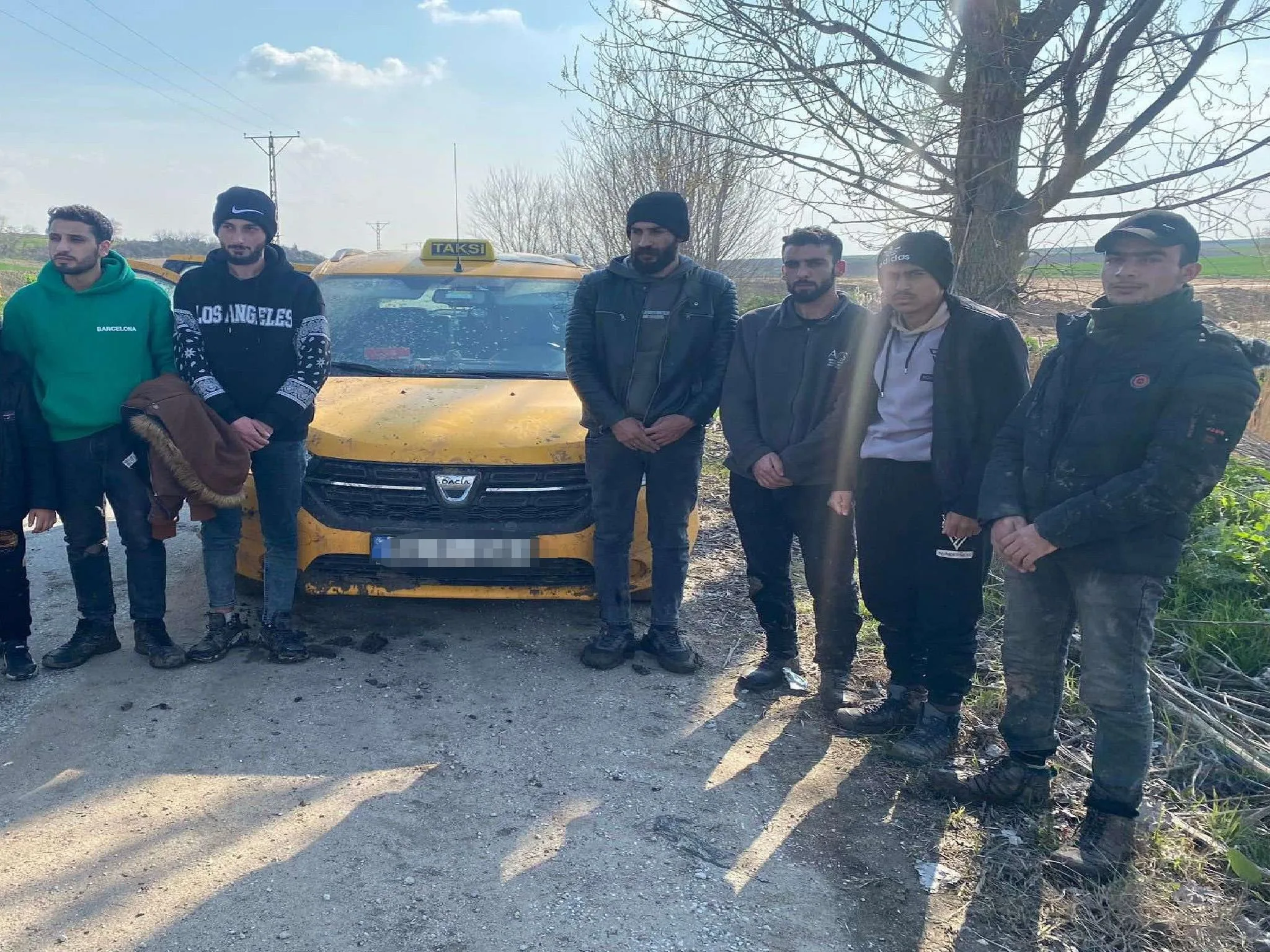 Takside 9 kaçak göçmen yakalandı Takside 9 kaçak göçmen yakalandı