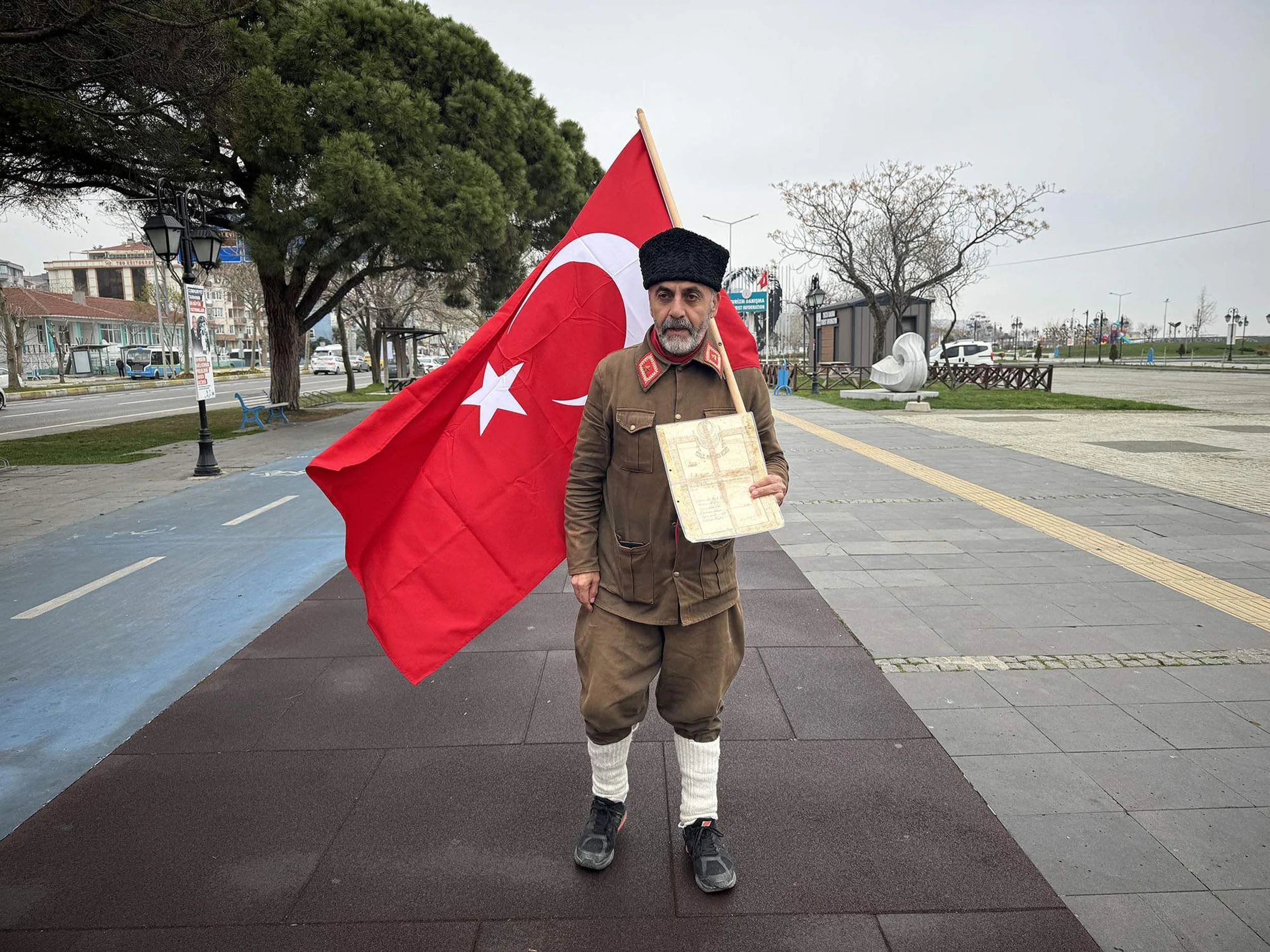 Çanakkale Şehitleri İçin Yürüyen Gazi Torunu, Tekirdağ’a Ulaştı Çanakkale Şehitleri İçin Yürüyen Gazi Torunu, Tekirdağ’a Ulaştı