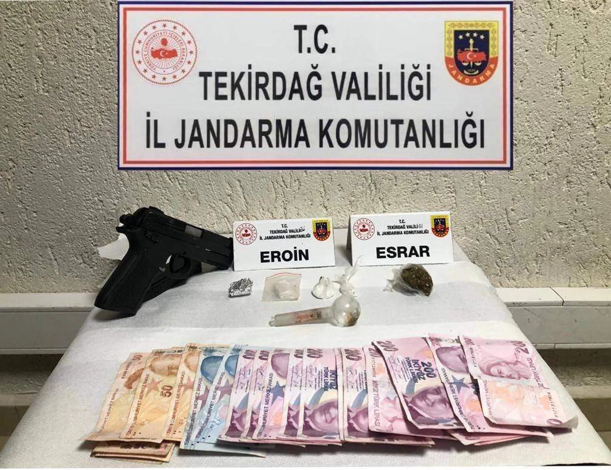 Tekirdağ’da jandarmadan uyuşturucu operasyonu: 14 gözaltı Tekirdağ’da jandarmadan uyuşturucu operasyonu: 14 gözaltı
