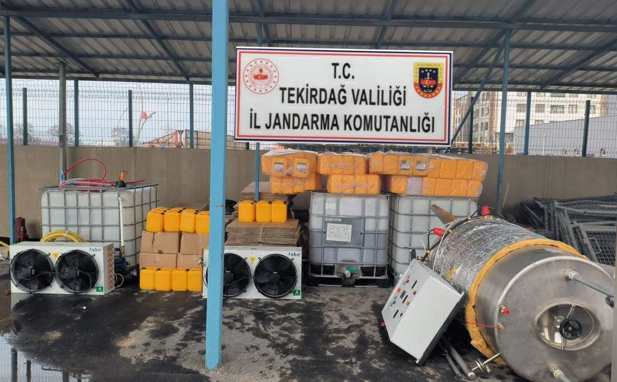 2 İlçede Sahte İçki Operasyonu: Bandrolsüz İçkiler Ele Geçirildi 2 İlçede Sahte İçki Operasyonu: Bandrolsüz İçkiler Ele Geçirildi