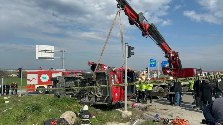 Tekirdağ’da TIR ile yolcu minibüsü çarpıştı: 5 ölü, 10 yaralı / Ek fotoğraflar