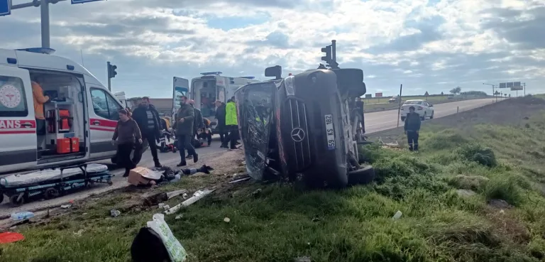 TIR İle Yolcu Minibüsü Çarpıştı: 5 Ölü, 10 Yaralı