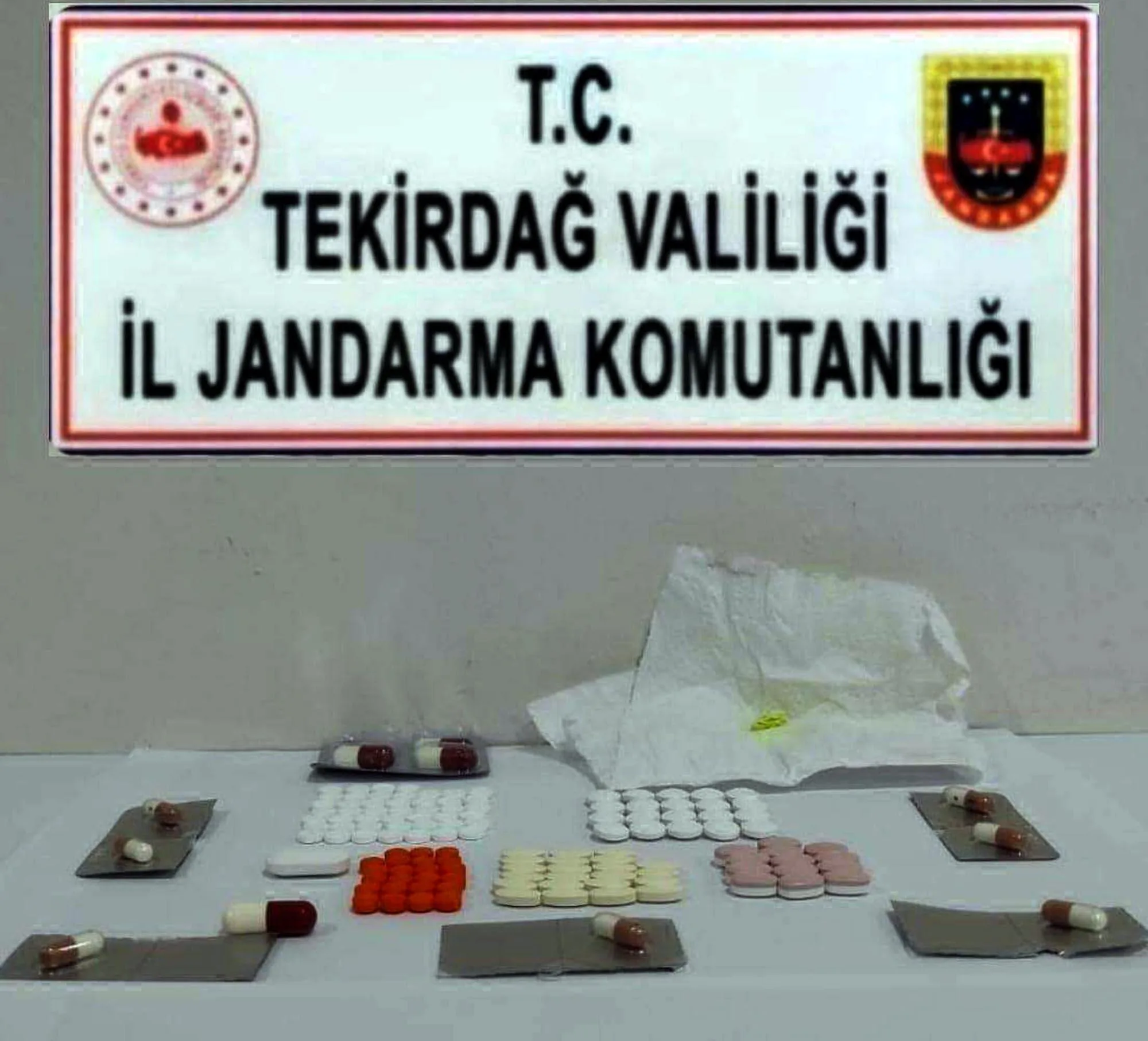 3 İlçede Uyuşturucu Operasyonu: 5 Gözaltı 3 İlçede Uyuşturucu Operasyonu: 5 Gözaltı