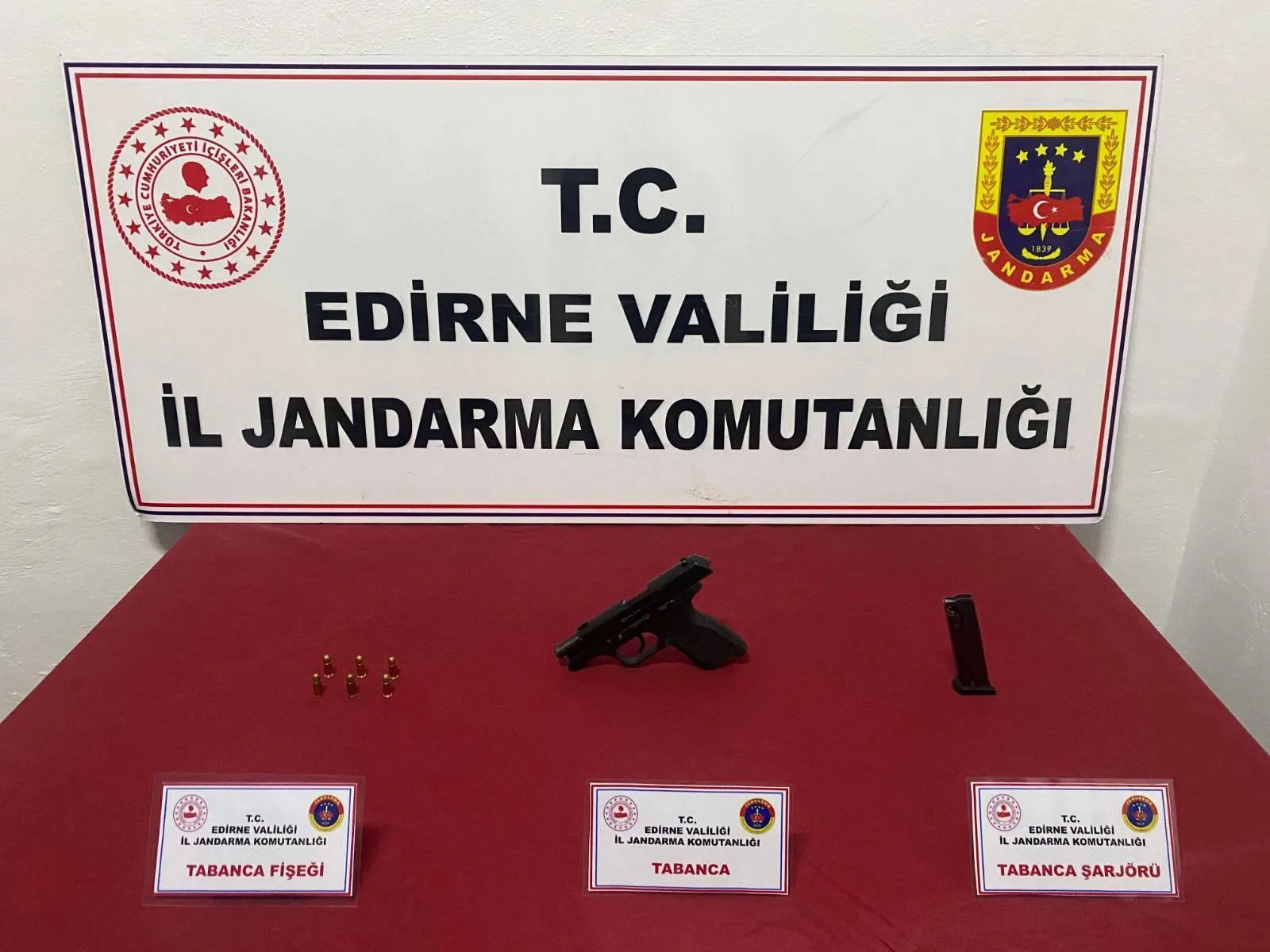 Üzerinde tabancayla yakalandı Üzerinde tabancayla yakalandı