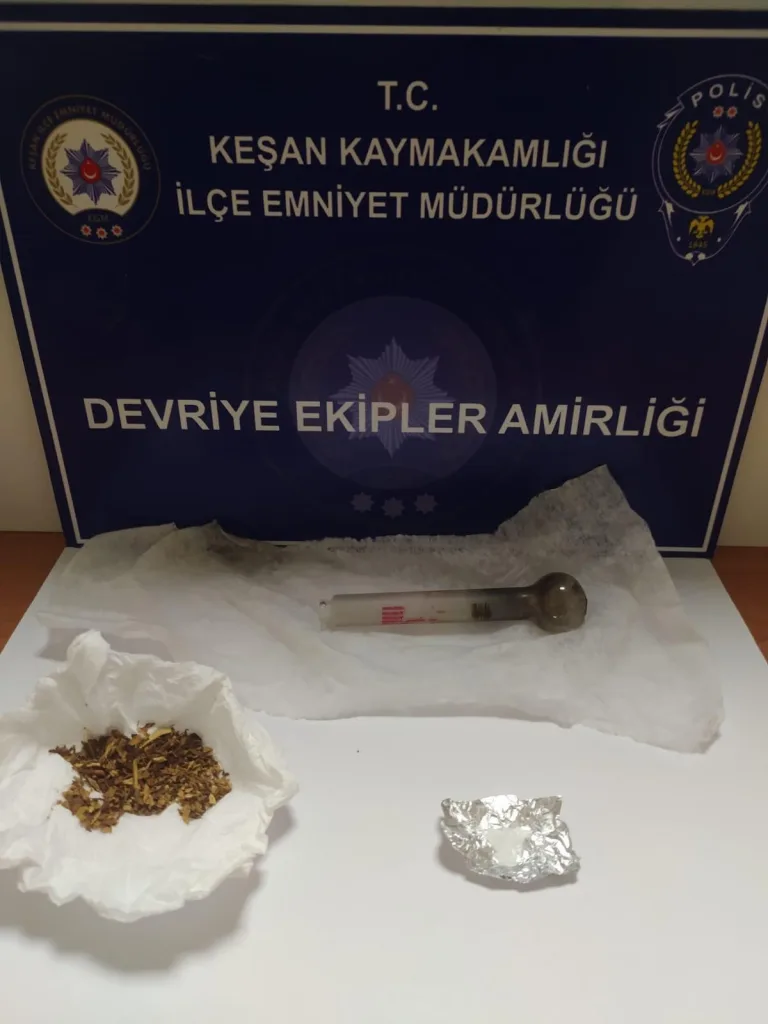 Üzerinde uyuşturucu  bulunan 3 şüpheliye gözaltı