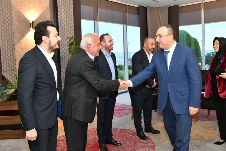 Vali Soytürk ve Eşi Nurdan Soytürk Hayırseverlerle İftarda Bir Araya Geldi