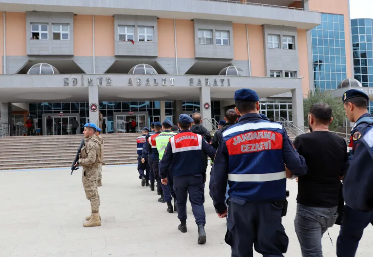Yunanistan’a kaçmak isteyen 13 terör şüphelisi yakalandı