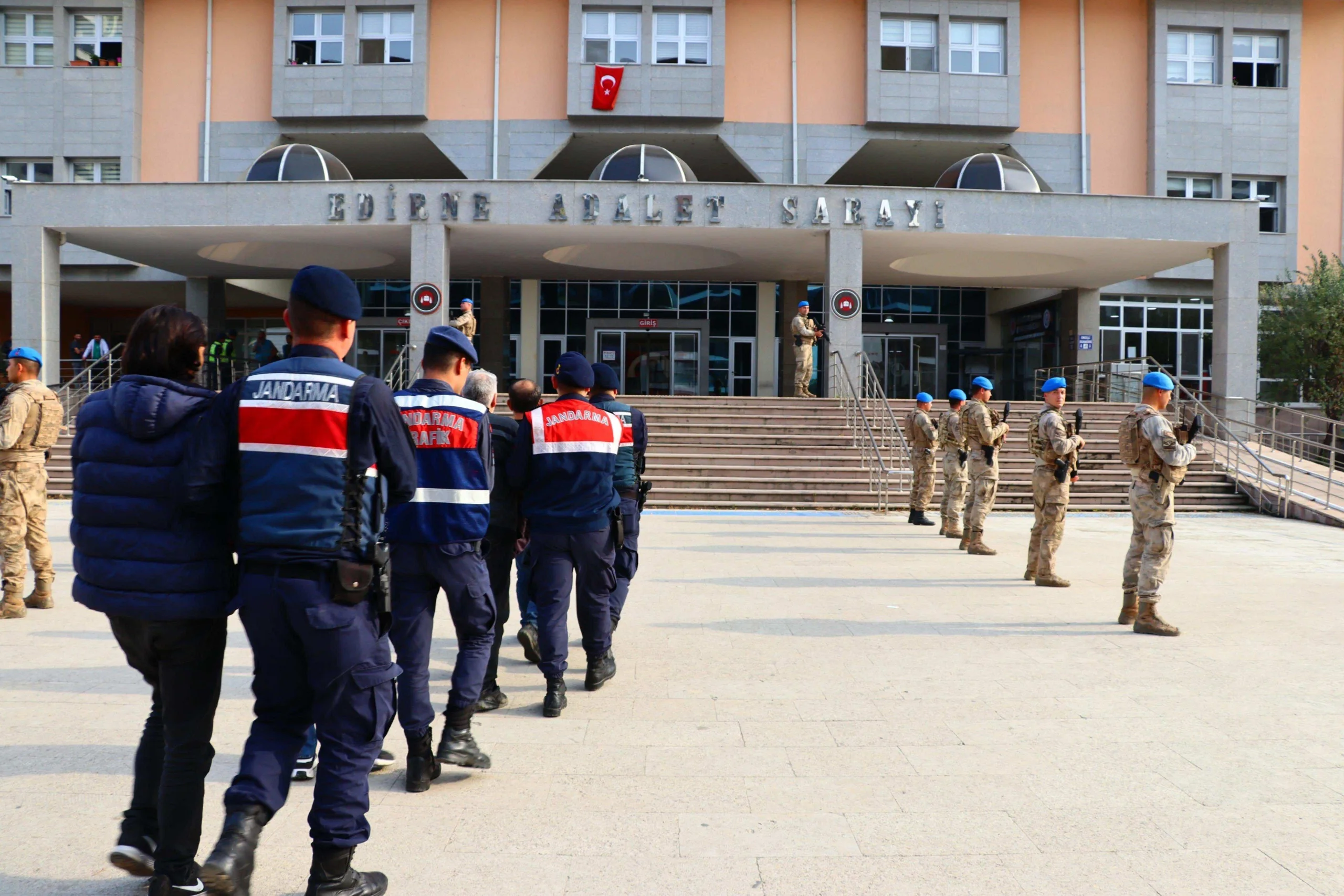 Yunanistan’a kaçmak isteyen 4 terör şüphelisi yakalandı Yunanistan’a kaçmak isteyen 4 terör şüphelisi yakalandı